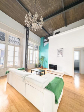 Stylish 1BR Central Apt, AC, Near Top Sight, Private Parking Opt